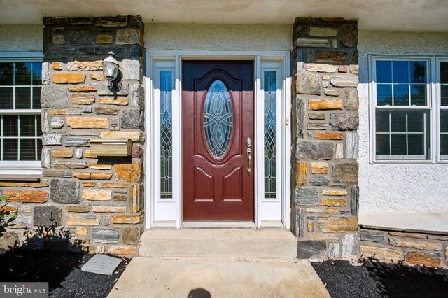 2201 SHETLAND DR, Warrington, PA 18976