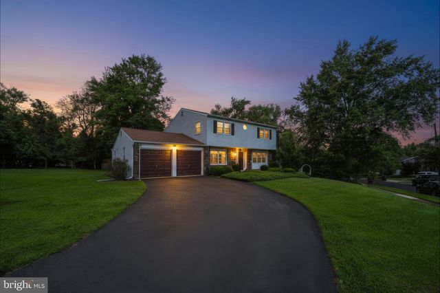 2201 SHETLAND DR, Warrington, PA 18976