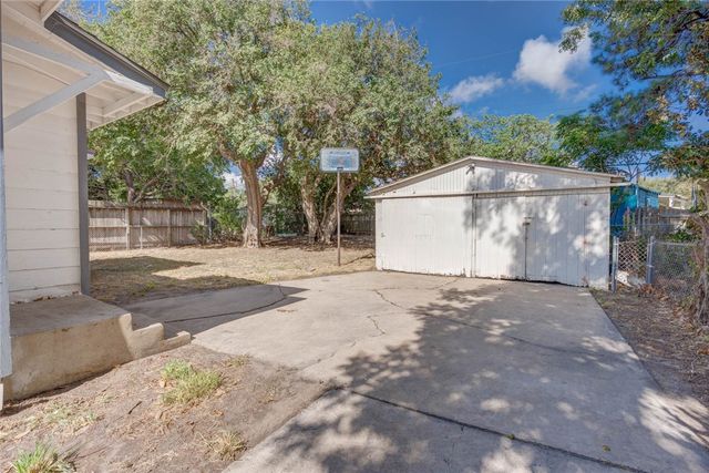 423 Fairview Dr, Corpus Christi, TX 78408