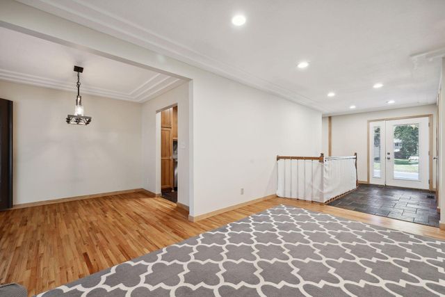 6802 Cottonwood Lane N, Maple Grove, MN 55369