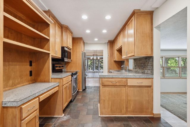 6802 Cottonwood Lane N, Maple Grove, MN 55369