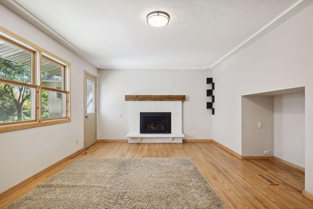 6802 Cottonwood Lane N, Maple Grove, MN 55369