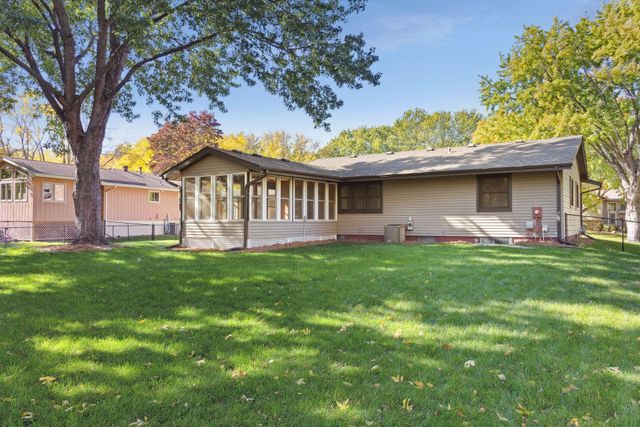 6802 Cottonwood Lane N, Maple Grove, MN 55369