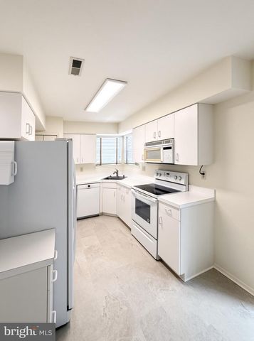 7730 CHATFIELD LN, Ellicott City, MD 21043