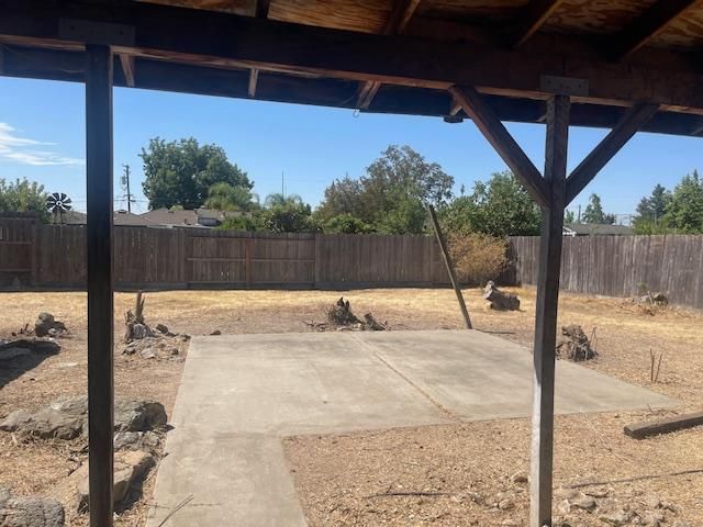 984 Park St, Turlock, CA 95380