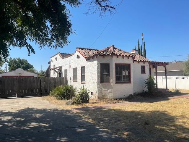 984 Park St, Turlock, CA 95380