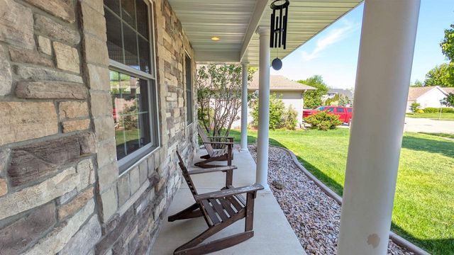 551 COONEN DRIVE, Combined Locks, WI 54113