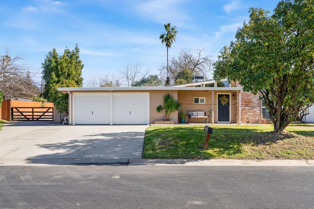 4845 Hazelwood Ave, Carmichael, CA 95608
