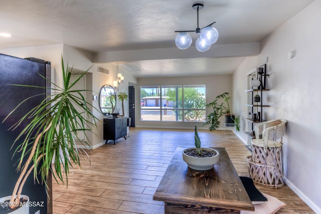 809 S Loyola Avenue, Tucson, AZ 85710