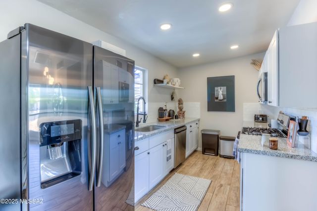 809 S Loyola Avenue, Tucson, AZ 85710