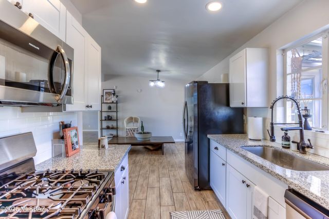 809 S Loyola Avenue, Tucson, AZ 85710