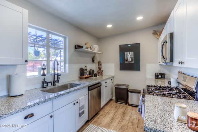 809 S Loyola Avenue, Tucson, AZ 85710