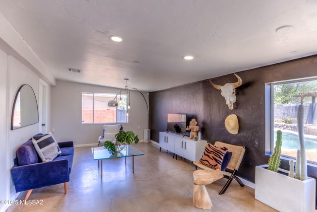 809 S Loyola Avenue, Tucson, AZ 85710