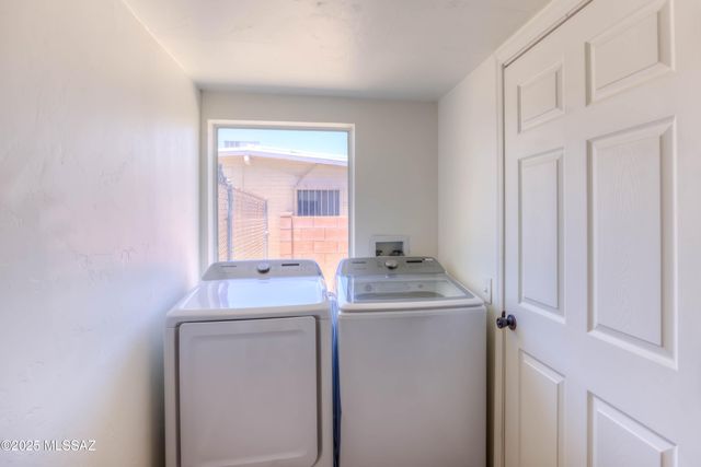 809 S Loyola Avenue, Tucson, AZ 85710