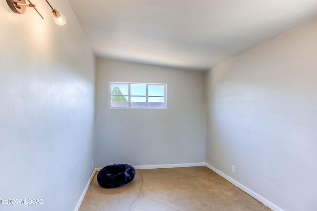 809 S Loyola Avenue, Tucson, AZ 85710