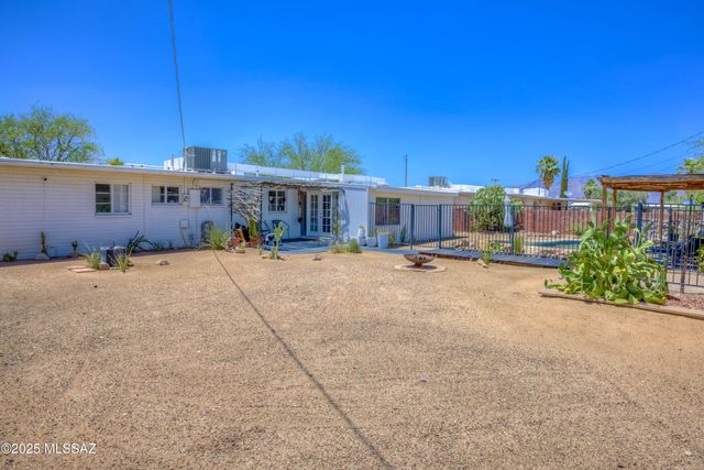 809 S Loyola Avenue, Tucson, AZ 85710