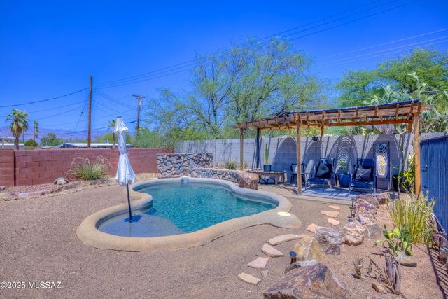 809 S Loyola Avenue, Tucson, AZ 85710