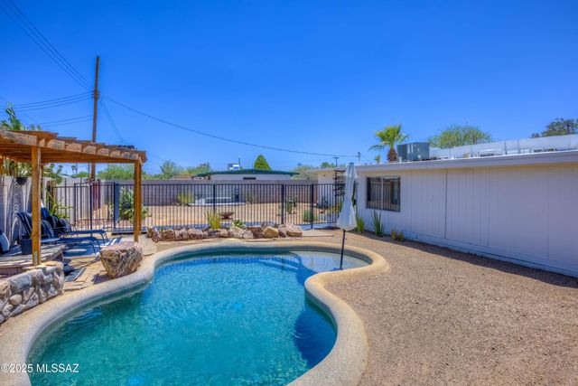 809 S Loyola Avenue, Tucson, AZ 85710