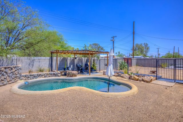 809 S Loyola Avenue, Tucson, AZ 85710