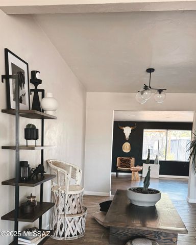 809 S Loyola Avenue, Tucson, AZ 85710