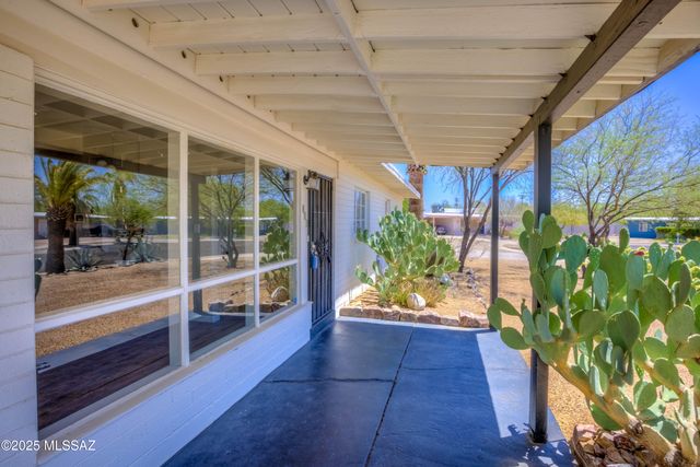 809 S Loyola Avenue, Tucson, AZ 85710