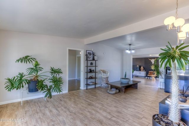 809 S Loyola Avenue, Tucson, AZ 85710