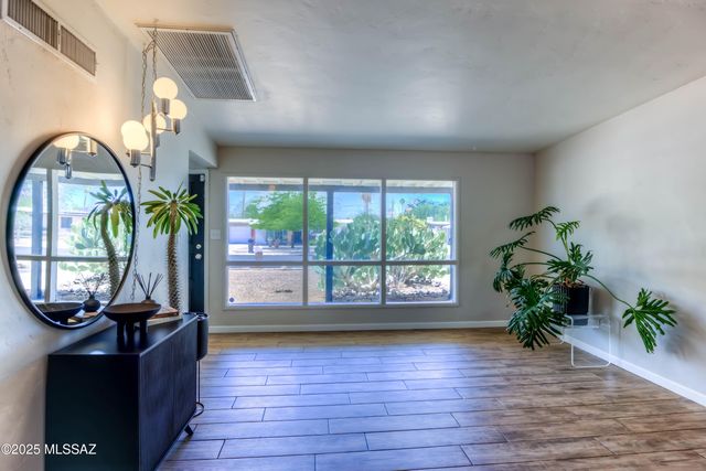 809 S Loyola Avenue, Tucson, AZ 85710