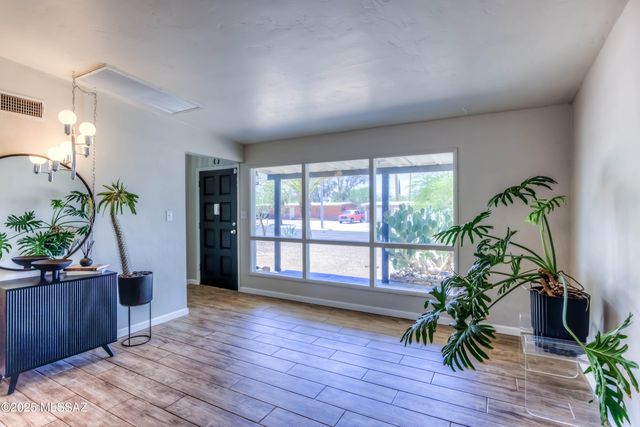 809 S Loyola Avenue, Tucson, AZ 85710