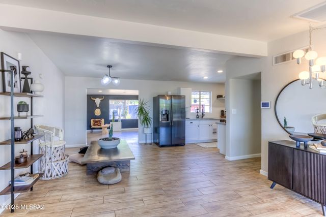 809 S Loyola Avenue, Tucson, AZ 85710