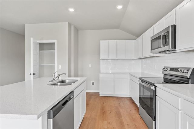 20330 W 195th Street, Spring Hill, KS 66083