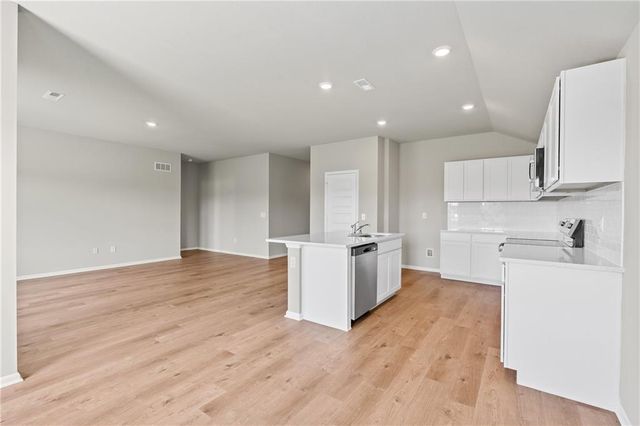 20330 W 195th Street, Spring Hill, KS 66083