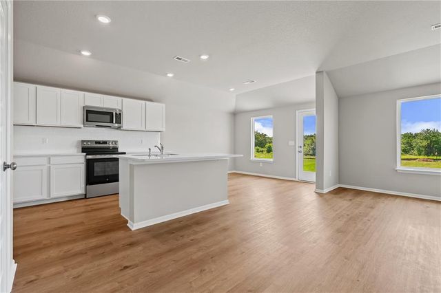 20330 W 195th Street, Spring Hill, KS 66083