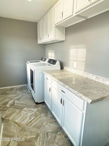 51 S 57th Place, Mesa, AZ 85206