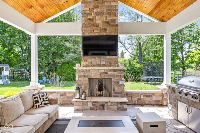 11280 Walking Wood Lane, Fishers, IN 46037