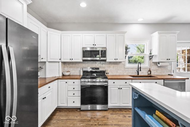 11280 Walking Wood Lane, Fishers, IN 46037