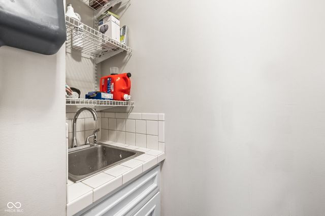 11280 Walking Wood Lane, Fishers, IN 46037