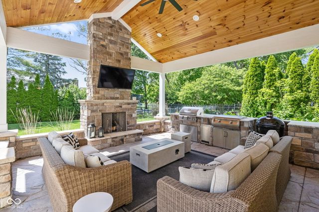11280 Walking Wood Lane, Fishers, IN 46037