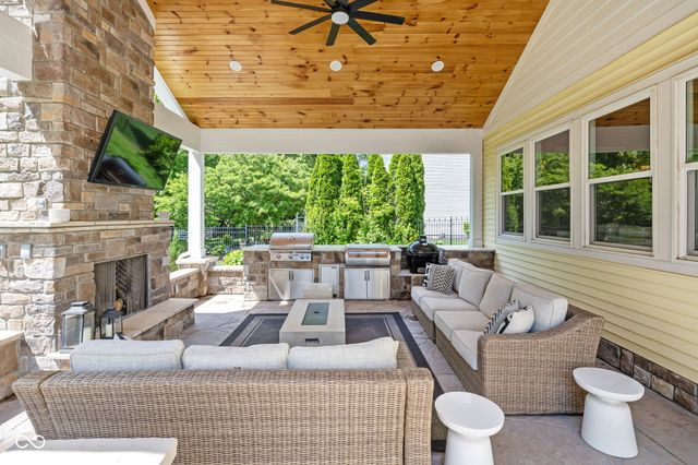 11280 Walking Wood Lane, Fishers, IN 46037