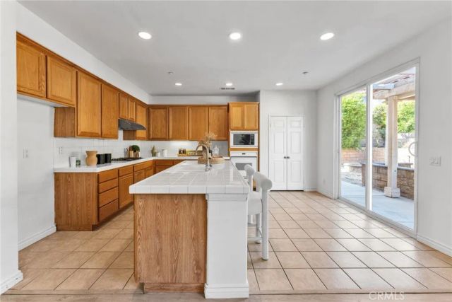 6041 Saticoy Place, Fontana, CA 92336