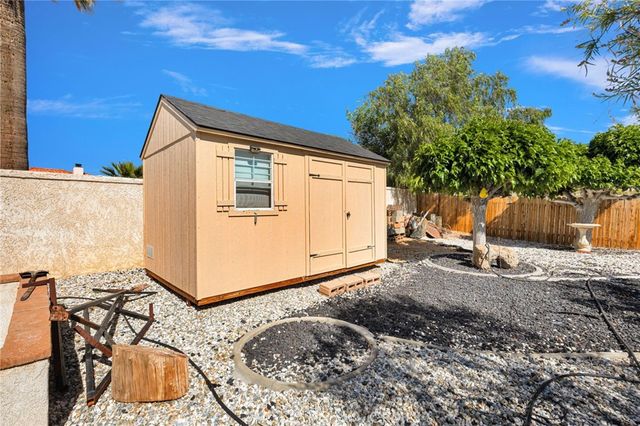 16258 Chiwi, Apple Valley, CA 92307