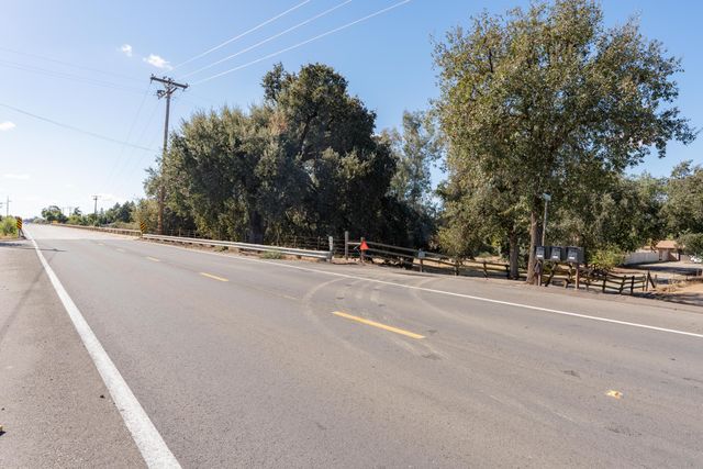 32799 Rd 196 B, Woodlake, CA 93286