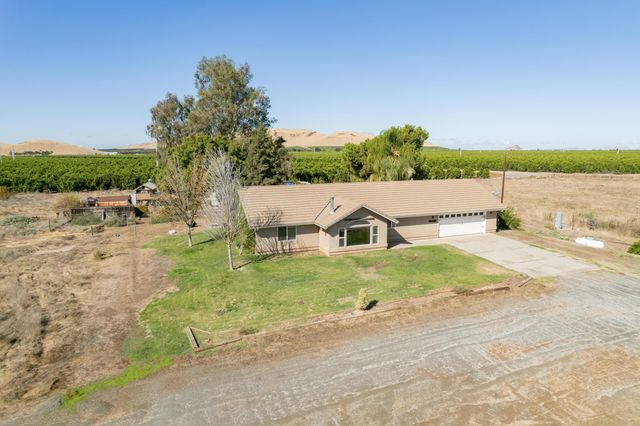 32799 Rd 196 B, Woodlake, CA 93286
