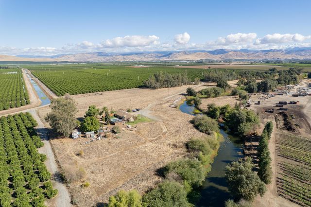 32799 Rd 196 B, Woodlake, CA 93286