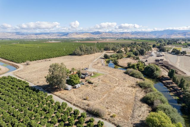 32799 Rd 196 B, Woodlake, CA 93286