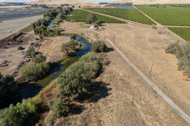 32799 Rd 196 B, Woodlake, CA 93286