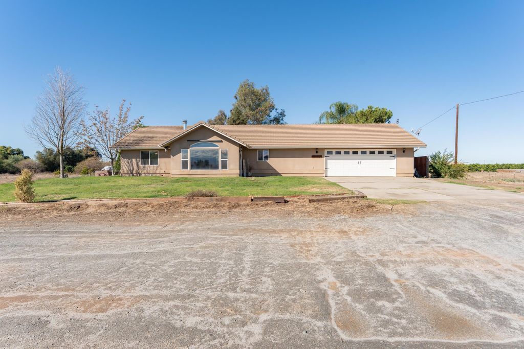 32799 Rd 196 B, Woodlake, CA 93286