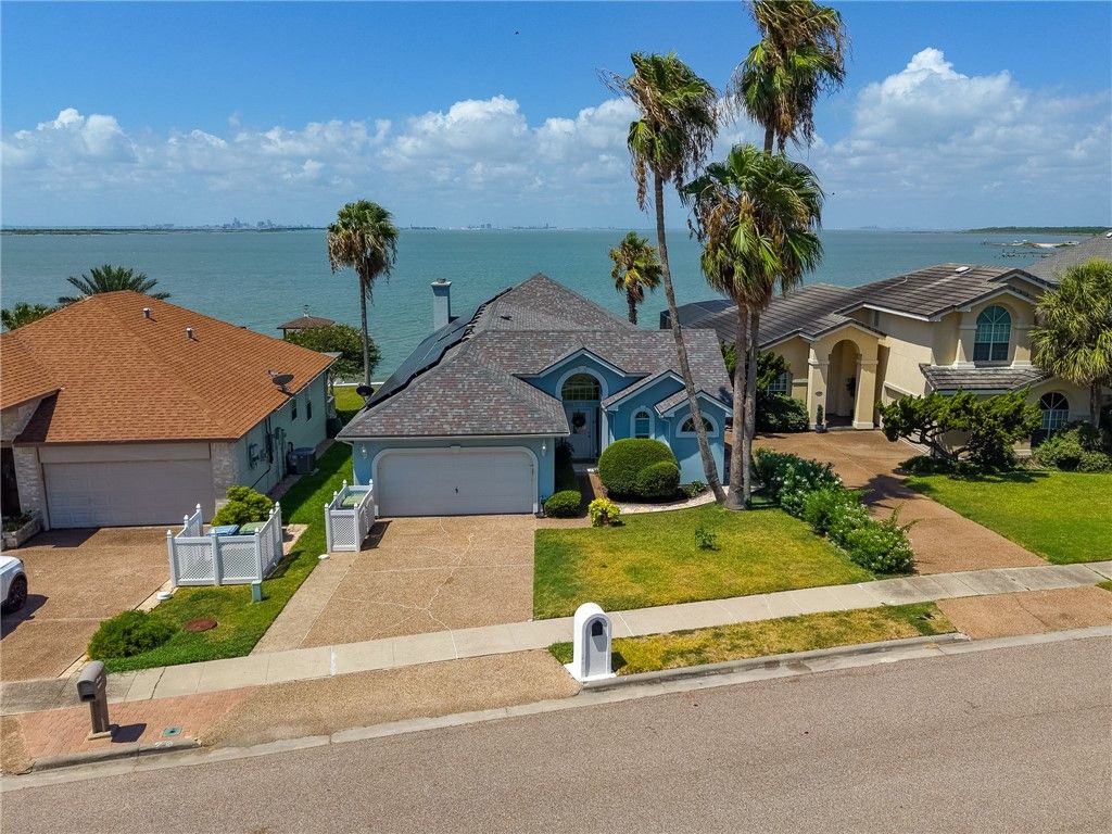 1347 W Bayview Dr, Portland, TX 78374 — photo 2