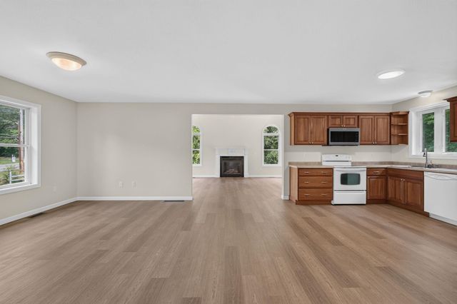 129 East Main Street, Hampstead, NH 03826
