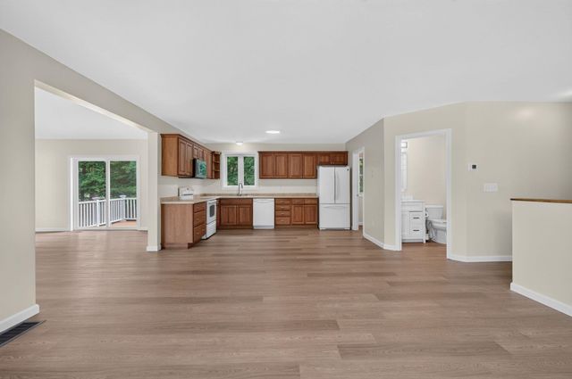 129 East Main Street, Hampstead, NH 03826
