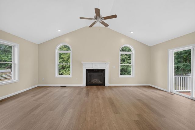 129 East Main Street, Hampstead, NH 03826